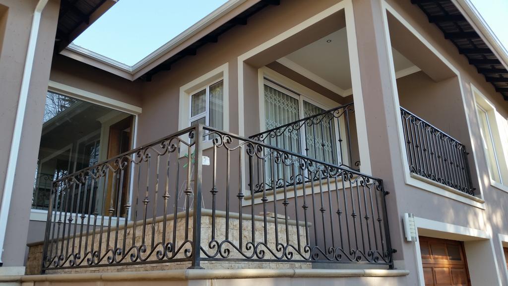 6 On Acacia Bed & Breakfast Johannesburg Oda fotoğraf