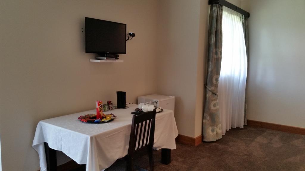 6 On Acacia Bed & Breakfast Johannesburg Oda fotoğraf