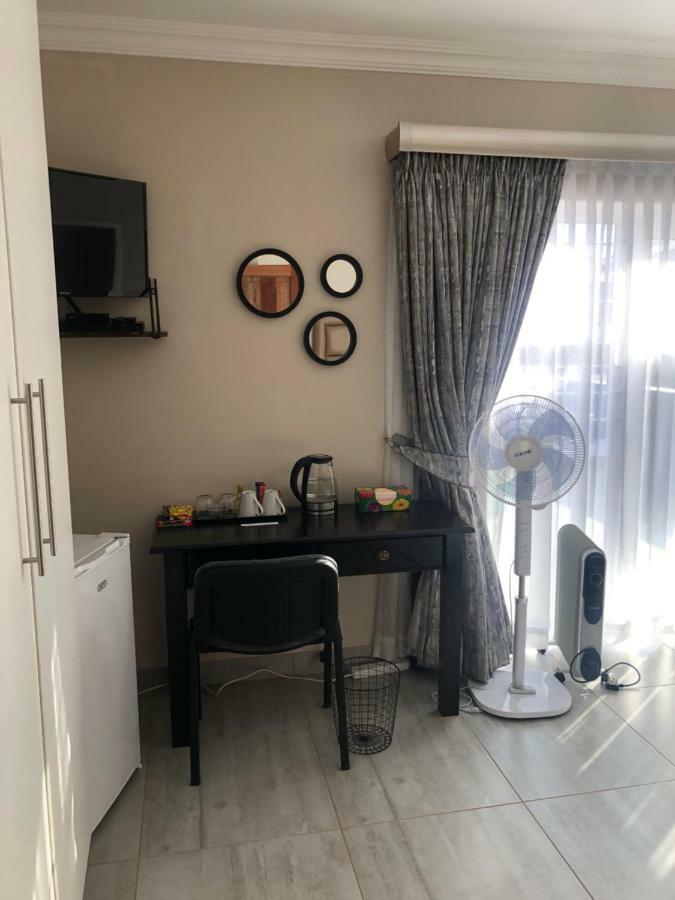 6 On Acacia Bed & Breakfast Johannesburg Dış mekan fotoğraf